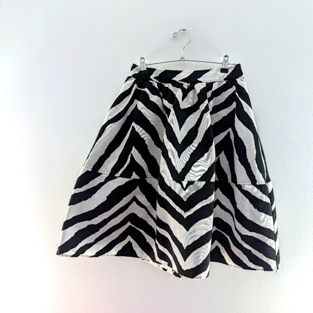 Express Size 6 Zebra Print A-Line Skirt Flared Waist-Cinching Work Chic